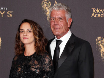 Asia Argento boos op Anthony Bourdain omdat hij haar in de steek liet