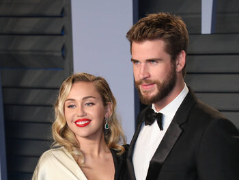 Miley en Liam feesten erop los