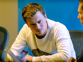 Sloddervos Niels Destadsbader gehackt in 'Hoe Zal Ik Het Zeggen?'