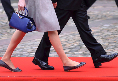 TIL high heels were once the height of manly men's fashion : r ...