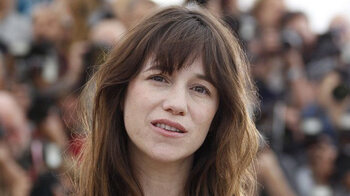 Charlotte Gainsbourg, "abasourdie" par le décès de sa soeur