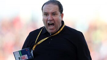 De trainer: Nabil Maâloul