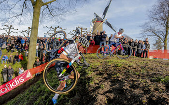 Ethias Cross