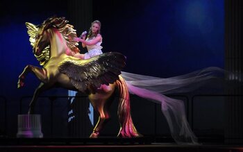 Les Folies Tour