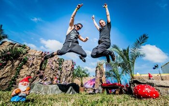 Un duo particulier, car…