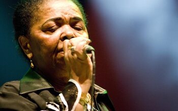 Cesaria Evora - 'Miss Perfumado'