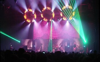 Sombre. Foncé. TOOL.