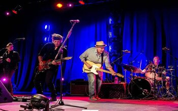 John Hiatt - Bring the Family