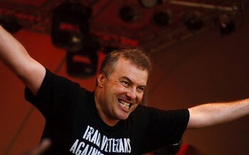 Jello Biafra – Roadie de The Ravers
