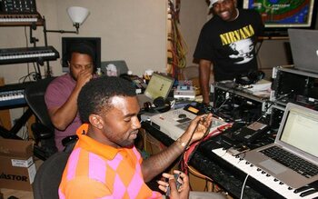 Kanye West - Can't Tell Me Nothing