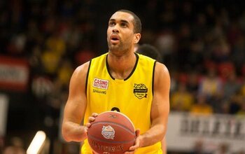 Elias Lasisi (Oostende)