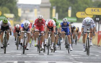 Koninklijk spurten op de Champs-Elysées