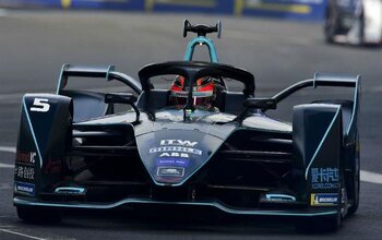Stoffel Vandoorne aux commandes d'une « Flèche d'argent »