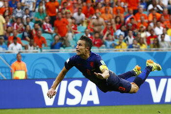 One day, one goal: Vliegende Van Persie verbaast vriend en vijand