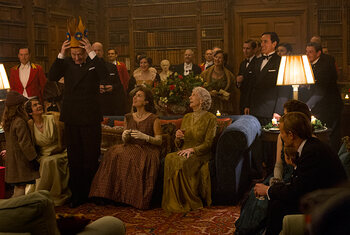 Eileen Atkins als Koningin Mary van Teck