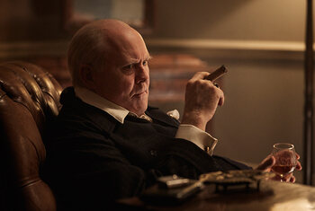 John Lithgow als Sir Winston Churchill