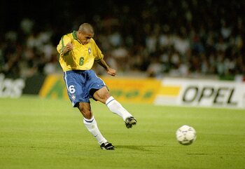 One day one goal: Roberto Carlos défie les lois de la physique