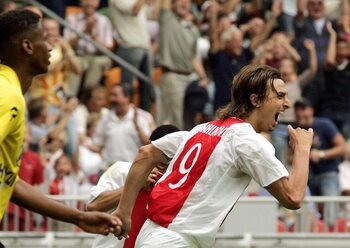 Ajax blaast NAC weg