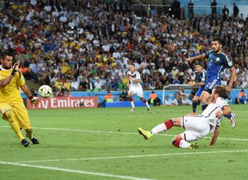One day one goal: Götze terrasse l’Argentine en finale