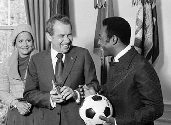 Die keer dat Pelé een Playboy Playmate aan de haak sloeg…