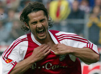 One day, one goal: Bixente Lizarazu doet netten smeulen tegen Duisburg