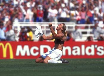 Les célébrations mythiques: Brandi Chastain enlève son maillot en finale de la Coupe du monde 1999