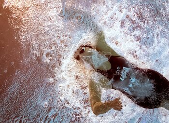 On this day: Katie Ledecky blaast 23 kaarsjes uit
