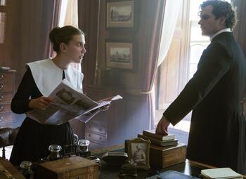 Millie Bobby Brown gaat op onderzoek uit in 'Enola Holmes'