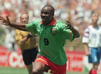 Les célébrations mythiques: Roger Milla entre dans l'histoire en dansant