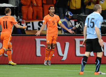 One day, one goal: Van Bronckhorst sluit carrière af met zijn mooiste goal ooit