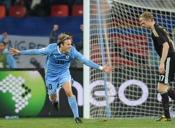 One day, one goal: Diego Forlán schittert op WK 2010