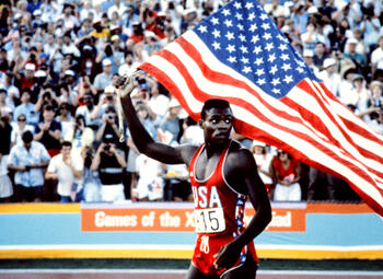 Comment les Chicago Bulls et les Cowboys de Dallas ont tenté d’attirer Carl Lewis