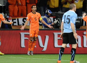 One day, one goal: le missile de Van Bronckhorst lance les Pays-Bas vers la finale du Mondial 2010