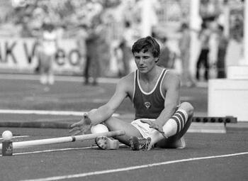 On this day: Sergej Boebka verbetert het wereldrecord polstokspringen in zaal