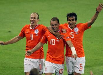 One day, one goal: Wesley Sneijder termine l’humiliation de la France à l'Euro 2008