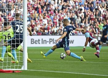 One day, one goal: Payet marque après avoir traversé la défense de Middlesbrough