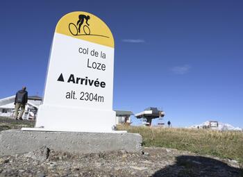 Het folieke van de Tour: de Col de la Loze, een geasfalteerd en steil geitenpad