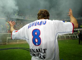 One day, one goal: Juninho manque d'envoyer Oliver Kahn à l'hôpital