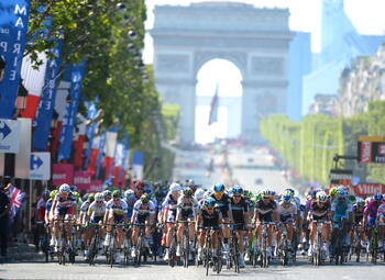 Pourquoi la dernière étape du Tour se termine toujours au sprint