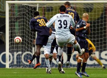 One day, one goal: Hugo Almeida haalt de sloophamer boven tegen Inter Milaan