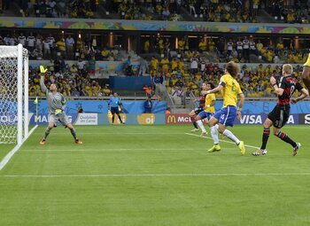 One day, one goal: Schürrle steekt mes nog wat dieper in Braziliaanse wonde