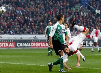 One day, one goal: Rafael van der Vaart scoort geniale goal in Klassieker