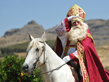 Hij komt, hij komt, de lieve goede Sint...