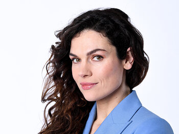 De prachtige Anna Drijver over haar rol in Undercover!