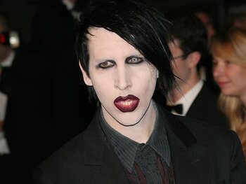 Marilyn Manson se serait fait retirer deux côtes pour pouvoir pratiquer l'autofellation