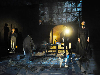 Winterreise: beeldend muziektheater over de waanzin van oorlog
