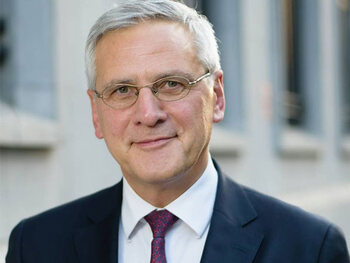6 Kris Peeters
