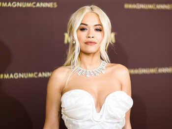 Rita Ora – "How To Be Lonely"