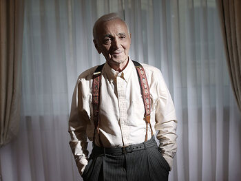 Charles Aznavour à jamais en haut de l'affiche