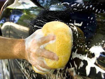 Laver sa voiture au carwash ou à la maison ?